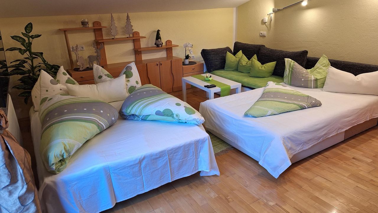 Wohnzimmer mit Aufbettung Wohnzimmer mit Aufbettung